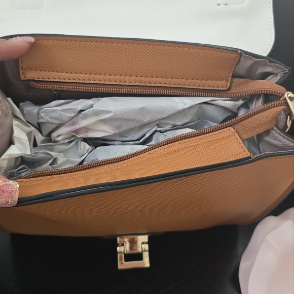 Elegant Tan Women's Bag Set - Picture 10 of 10
